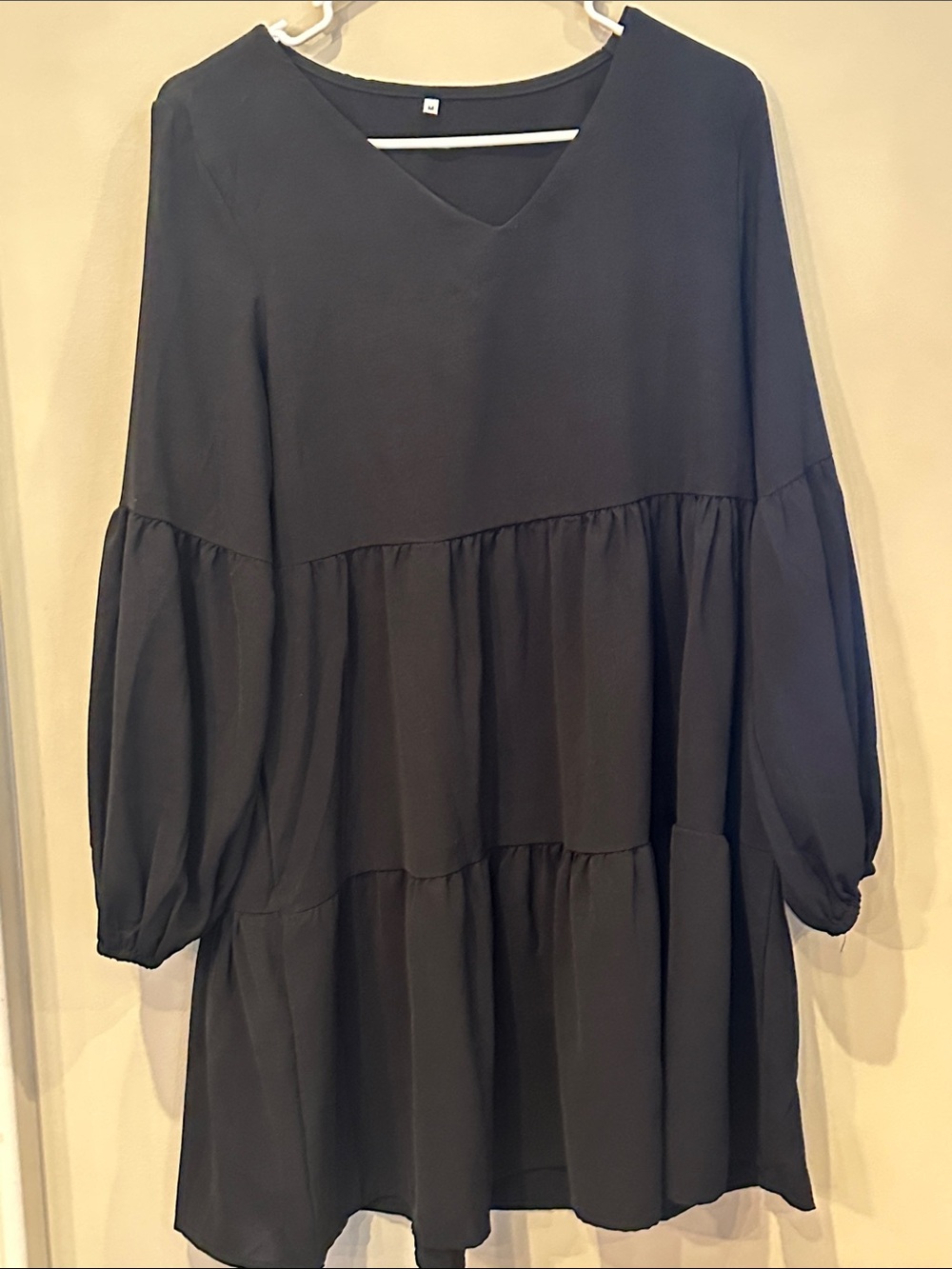Womens Black Tiered V-Neck Balloon Sleeve Dress